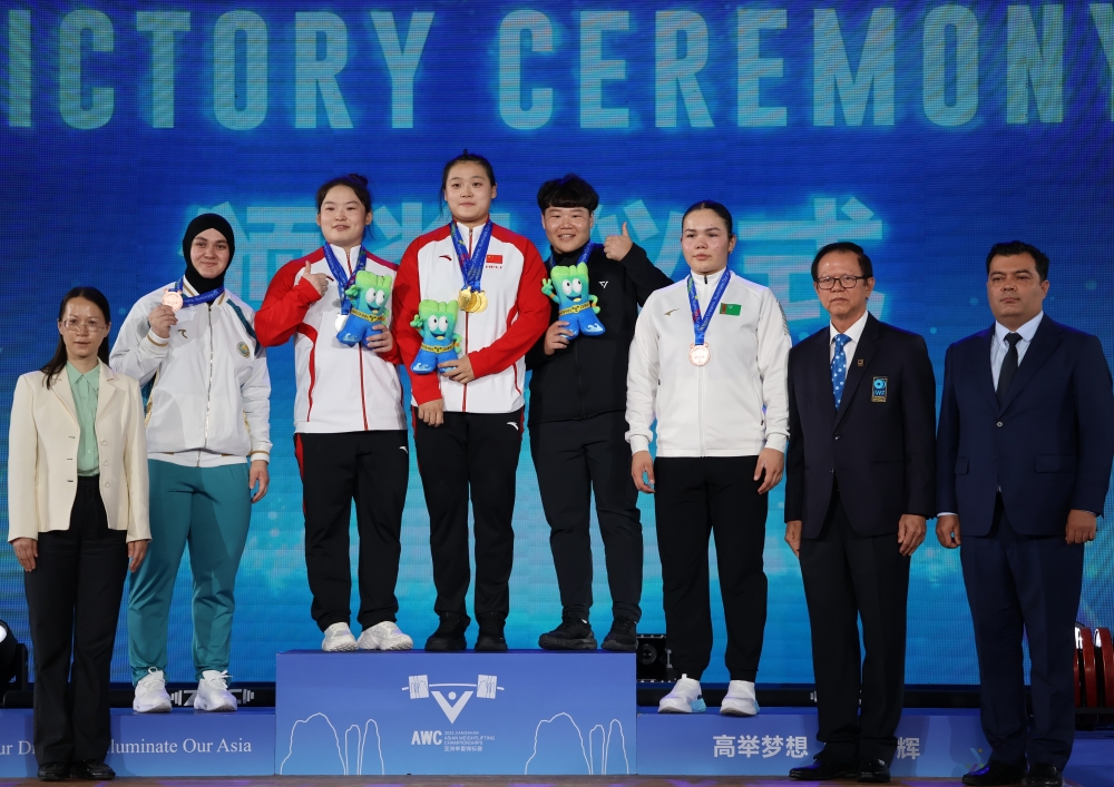 羅楹湲(右四)。羅楹湲提供。