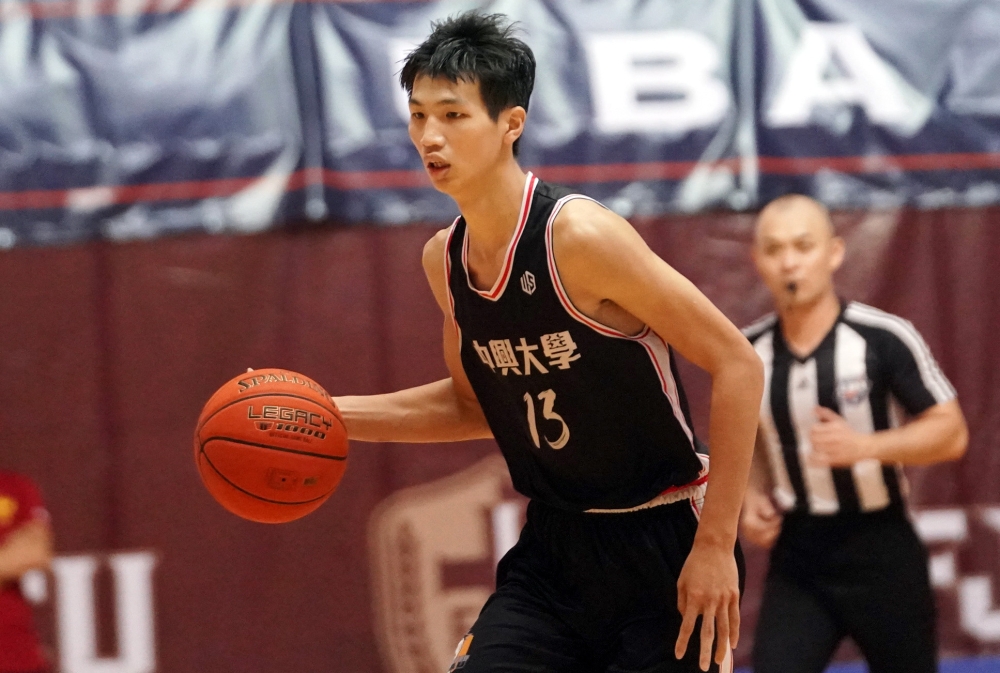 中興大學陳新翰17分10籃板6抄截，三項個人UBA一級新紀錄。