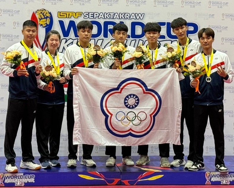 中華男子隊獲世界盃藤球賽三人賽銀牌。
