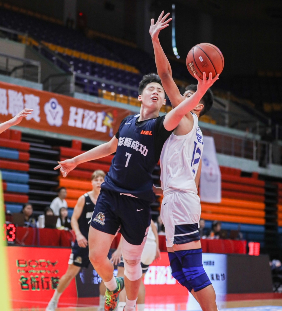 余玄騰生涯2度「大三元」彰成功晉8一線生機 。高中體總提供。下同。