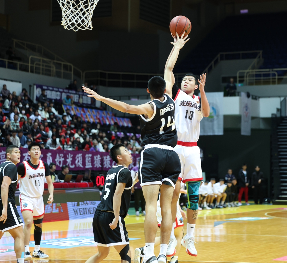 光復陳相榮14投中9，含2 記三分球，21分10籃板本季首度「雙十」，且零失誤。