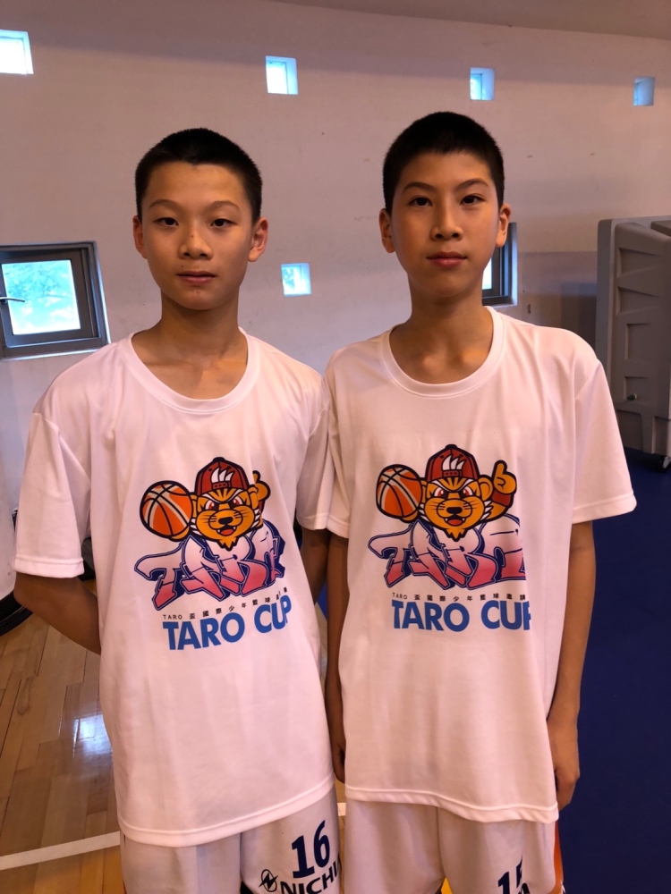 南港男籃的雙胞胎李窚 翰（左）、李窚 叡將進JHBL豪門北市金華 