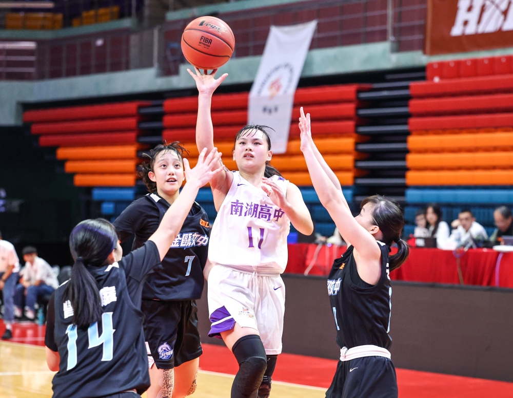 南湖「一姊」王以蓁11分。