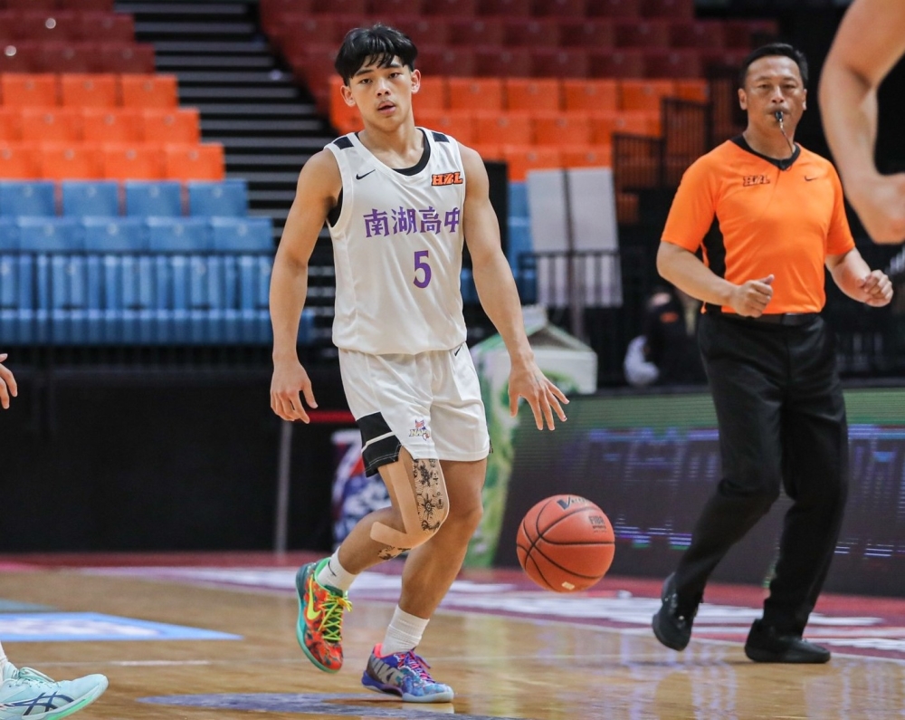 南湖幸宇勝17分13籃板連4場得分上雙、首度「雙十」。高中體總提供。下同。