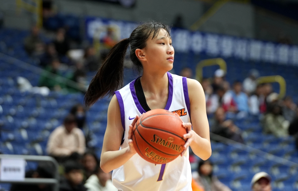 南湖高二鎮隊「雙徐」徐郁婷生涯新高33分8籃板。