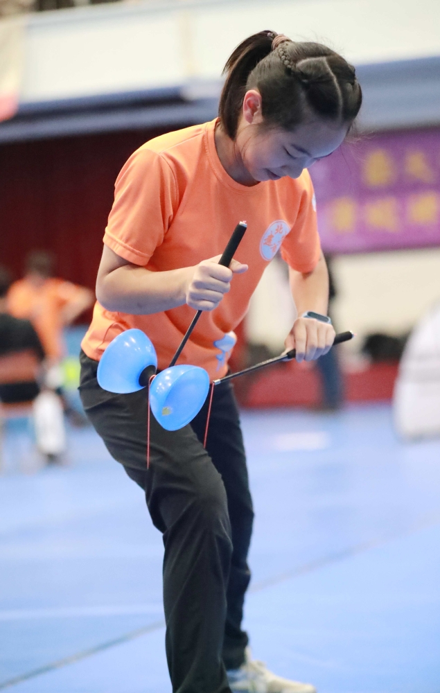 台北建安國小王妍臻以1分鐘265下成為今年的競速女王。照片：民俗運動發展中心。