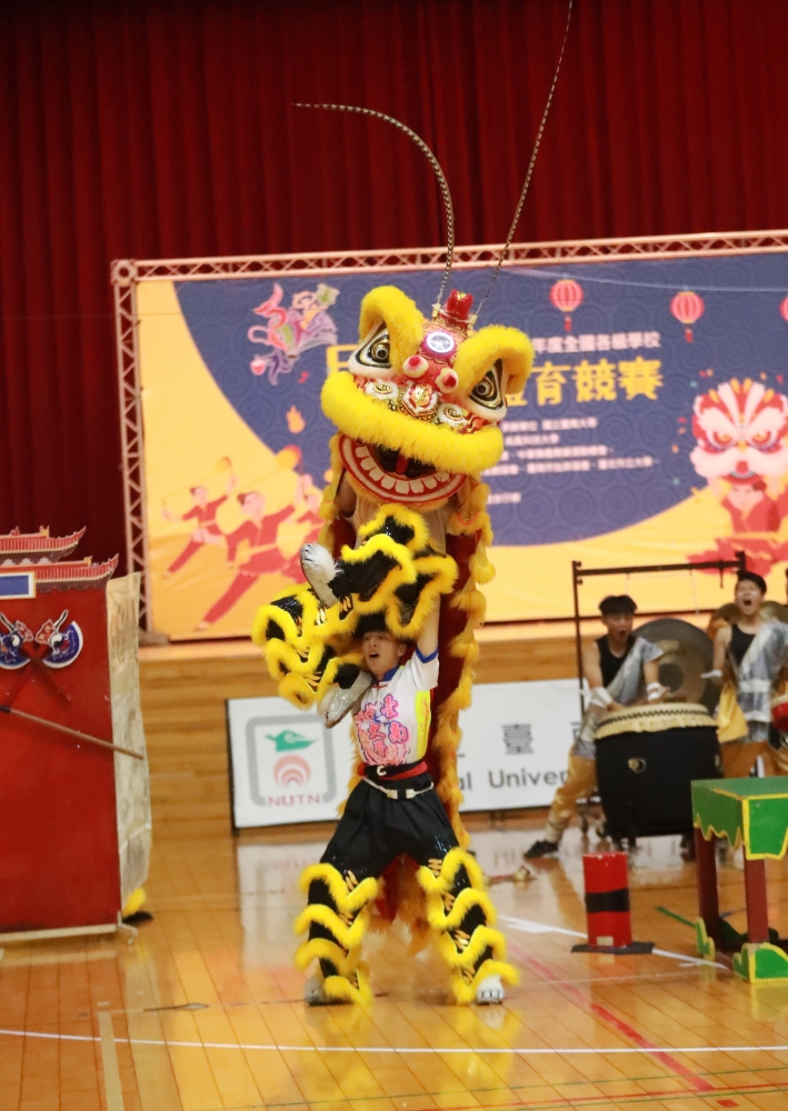 台南大學主辦多年首次在菁英賽拿下金質獎，其南獅有“三太子”概念，頭上還有會發亮（臺南大學提供）。