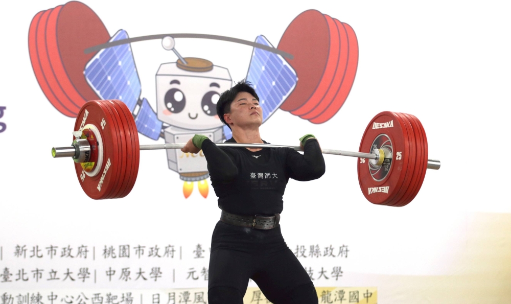 台灣師大陳玟卉順利完成挺舉130公斤。