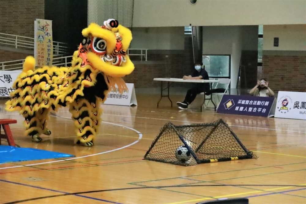 大專組醒獅菁英賽，台北市立大學B隊導入世界盃足球賽概念，擊敗A隊拿下金質獎（大會提供）。