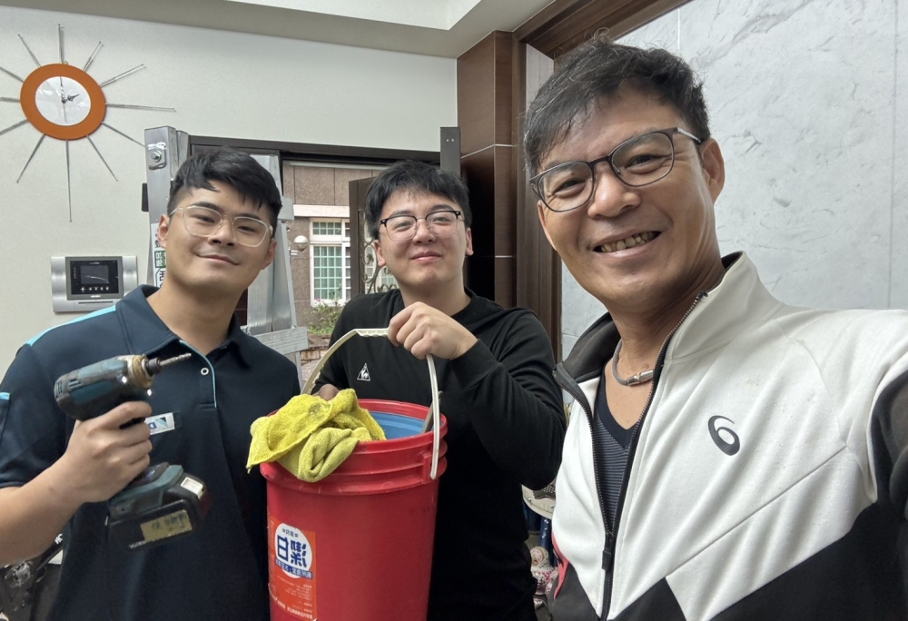 張勝煇(右起)和陳柏安、陳威翔。