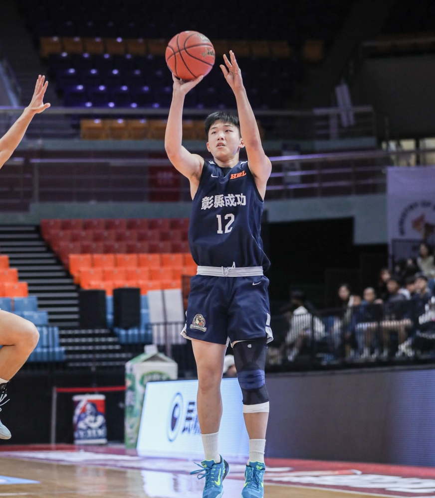 成功兄弟檔哥哥余玄胤進4記三分彈。