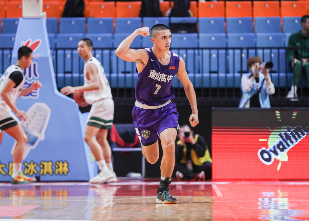 東山田亞脩24分13籃板。