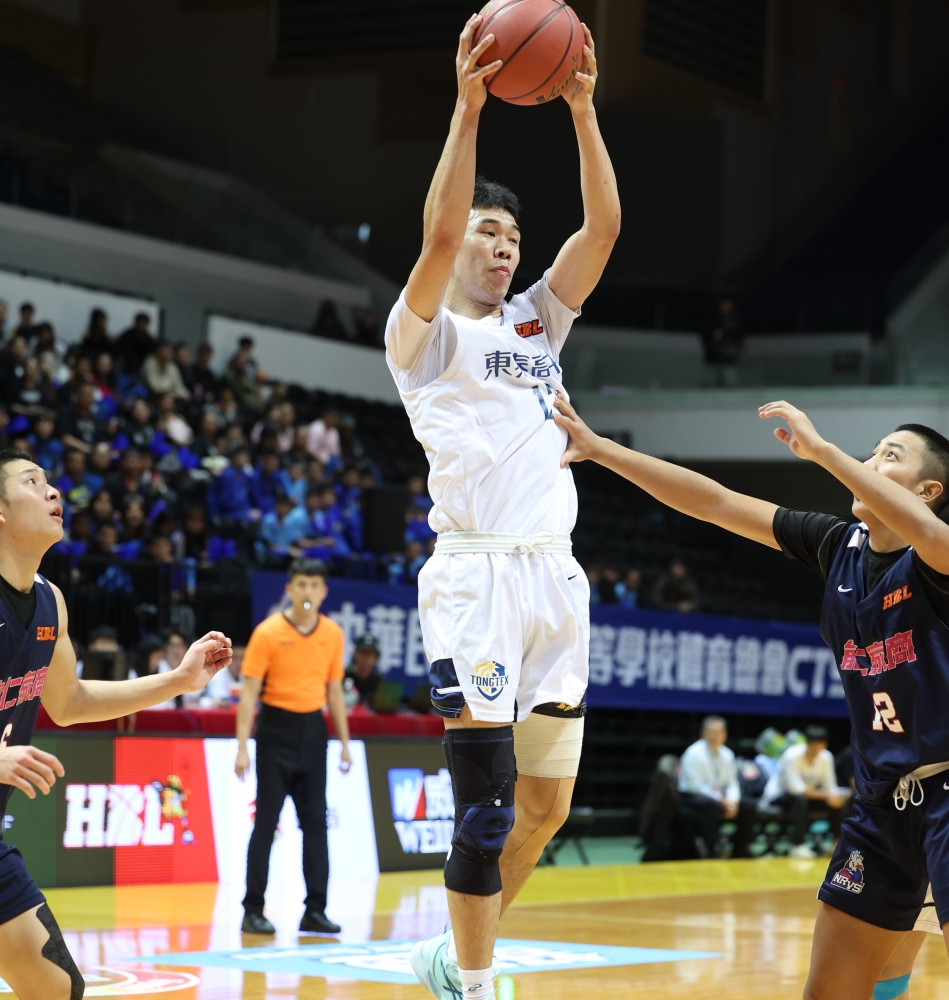 東泰張勝淇。高中體總提供。下同。