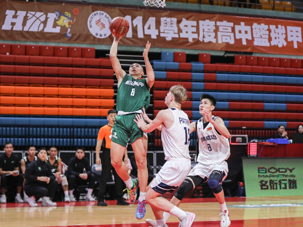 松山一哥劉廷寬4投中2拿32分7籃板及助攻抄截各4。高中體總提供。下同。