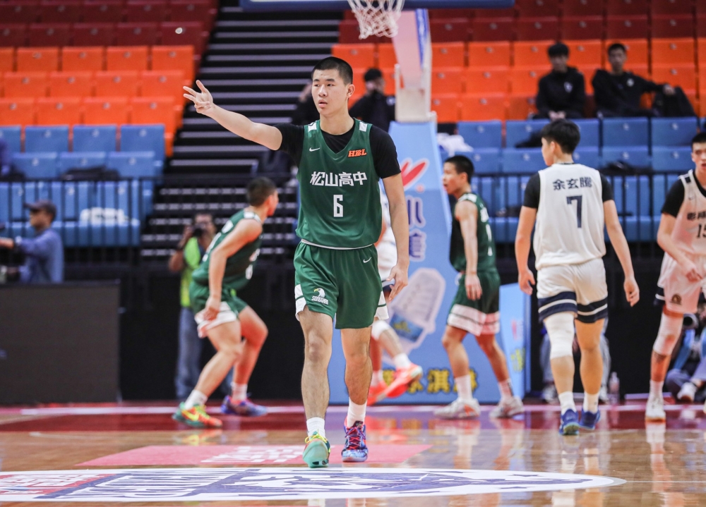 松山任語璿14中8飆31分。