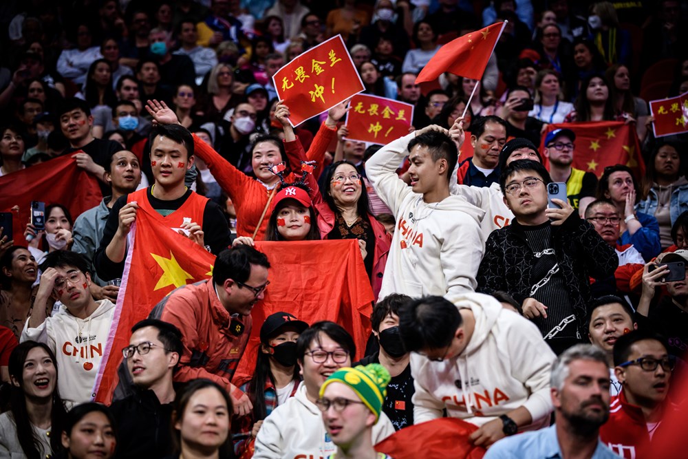 湧進澳洲雪梨SuperDome加油的中國球迷是最大的精神支柱。