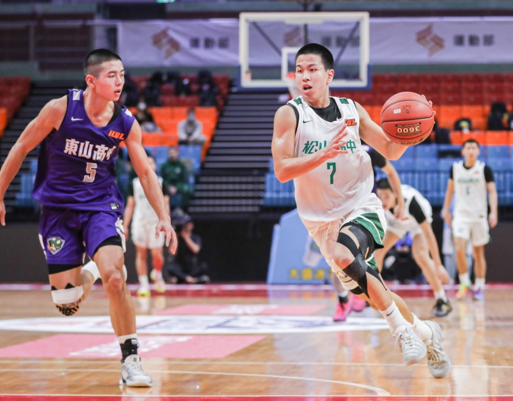 潘彥銘「大三元」松山單節21：0跨節26：0大逆襲。高中體總提供。下同。