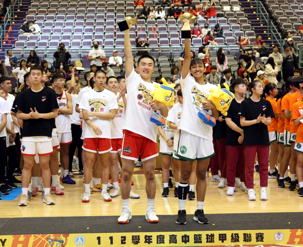 男女冠軍賽MVP南山黃瀚陞（左）、北一女米靖恩。高中體總提供。下同。