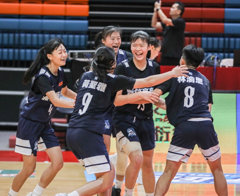 竹商準絕殺淡商。高中體總提供。下同。