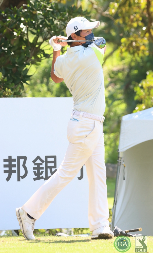 第一回合李士鴻67桿(-5)暫並列第三。