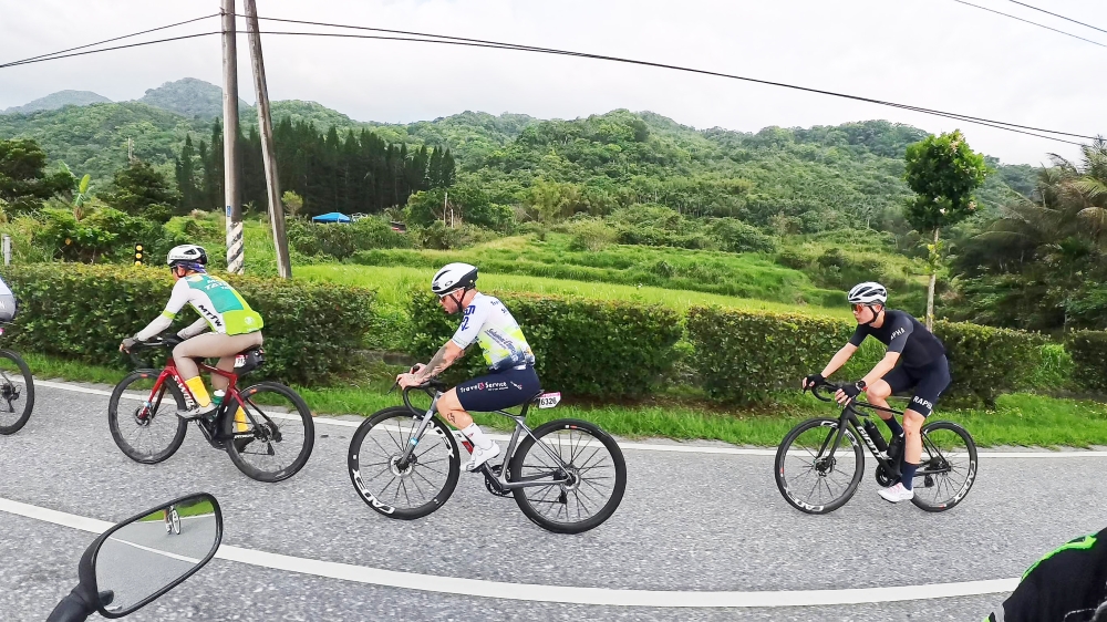 義大利「單腿騎士」Andrea 完成挑戰 。