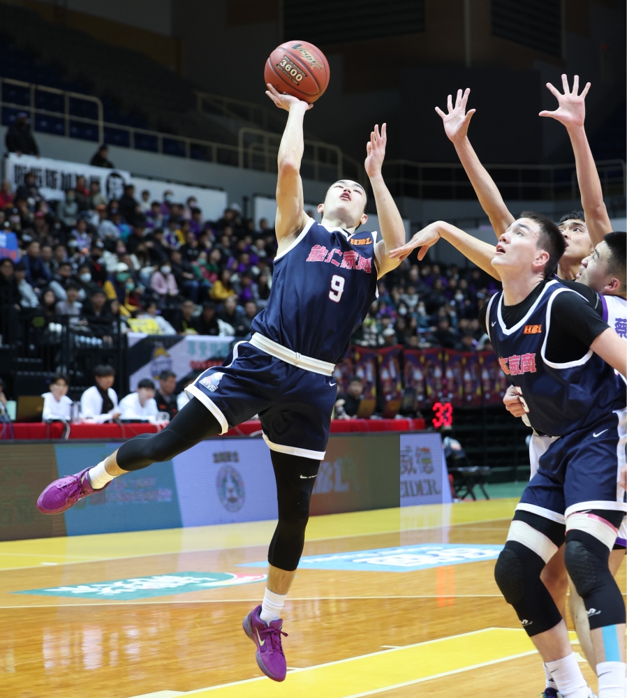 能仁劉東勝飆5戰來最高的21 分。