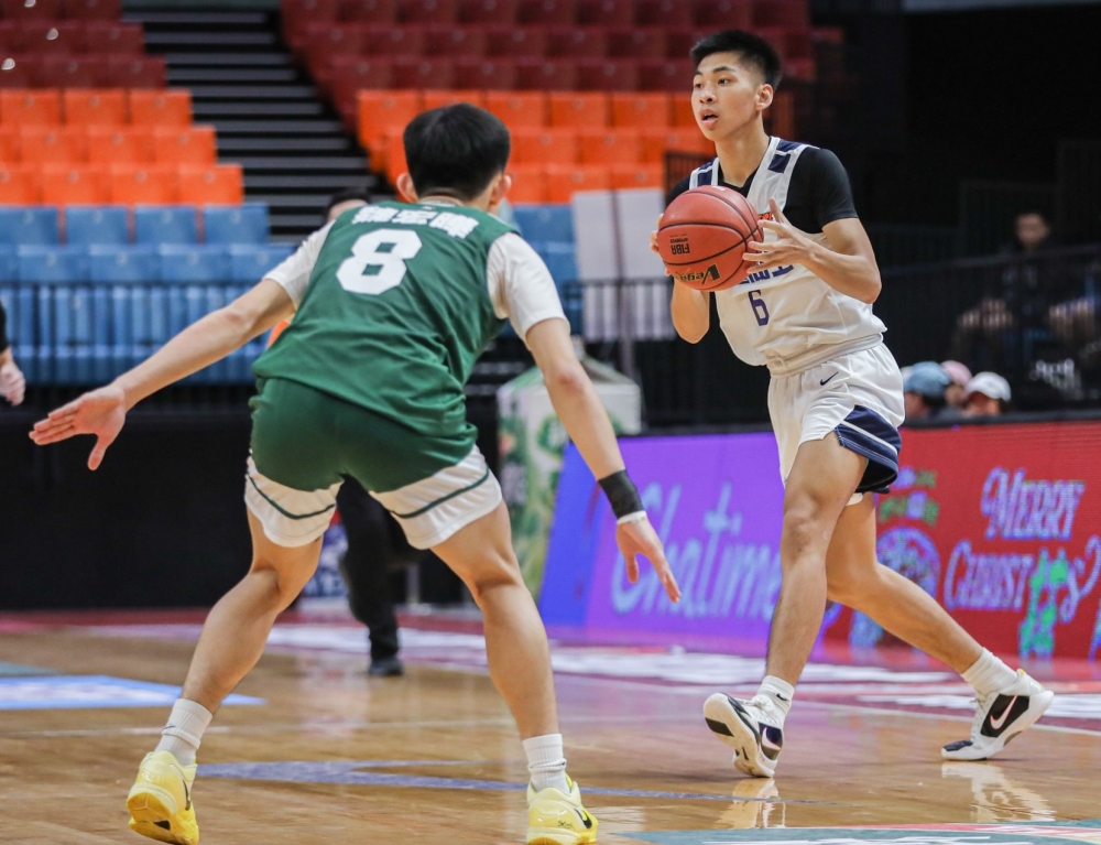 「金門小子」張弘揚最後26.7秒上場，搶投鍋「一條龍」助三重準絕殺高苑。高中體總提供。下同。