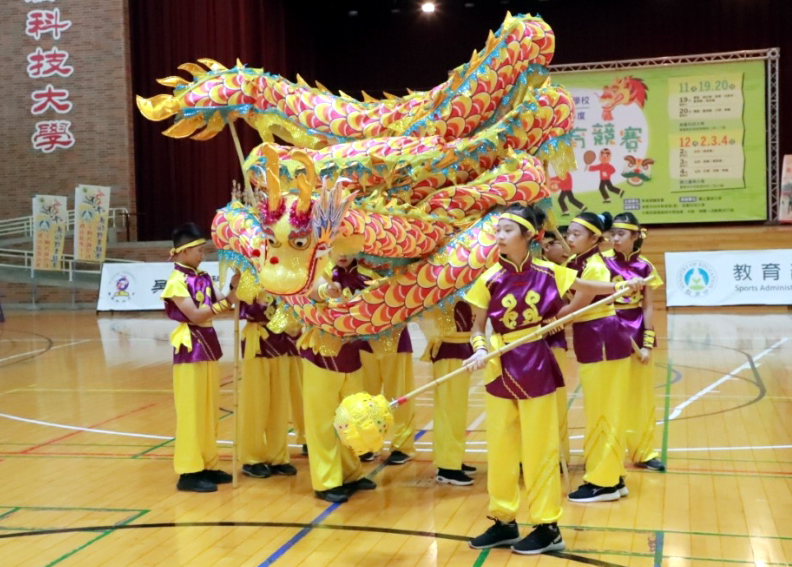 舞龍向來是民俗體育競賽中熱門項目（臺南大學提供）。