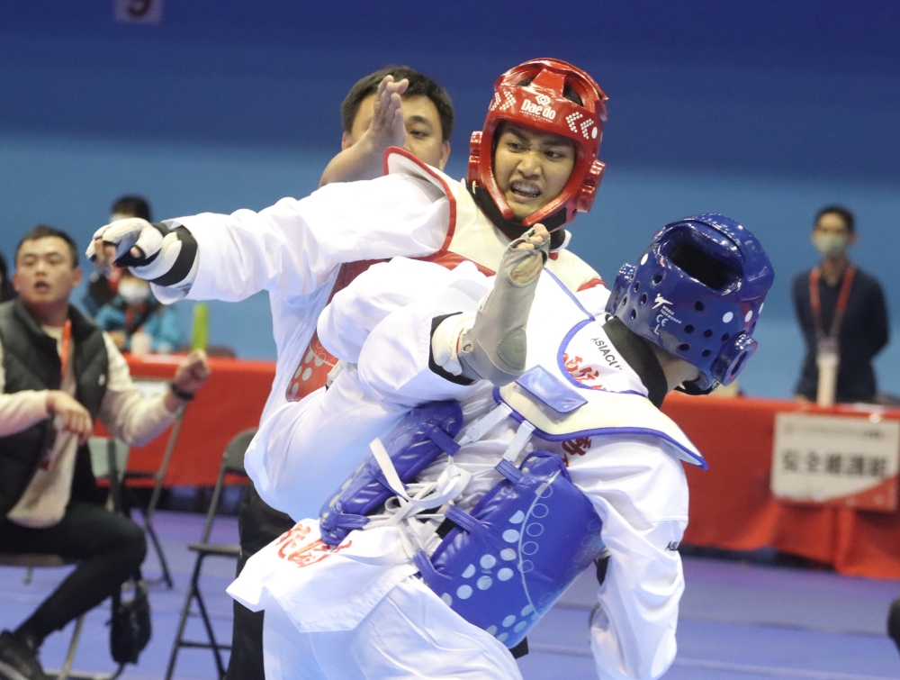 跆拳道80公斤級以上臺北市鄭安哲連霸成功。112原民運籌備會提供。