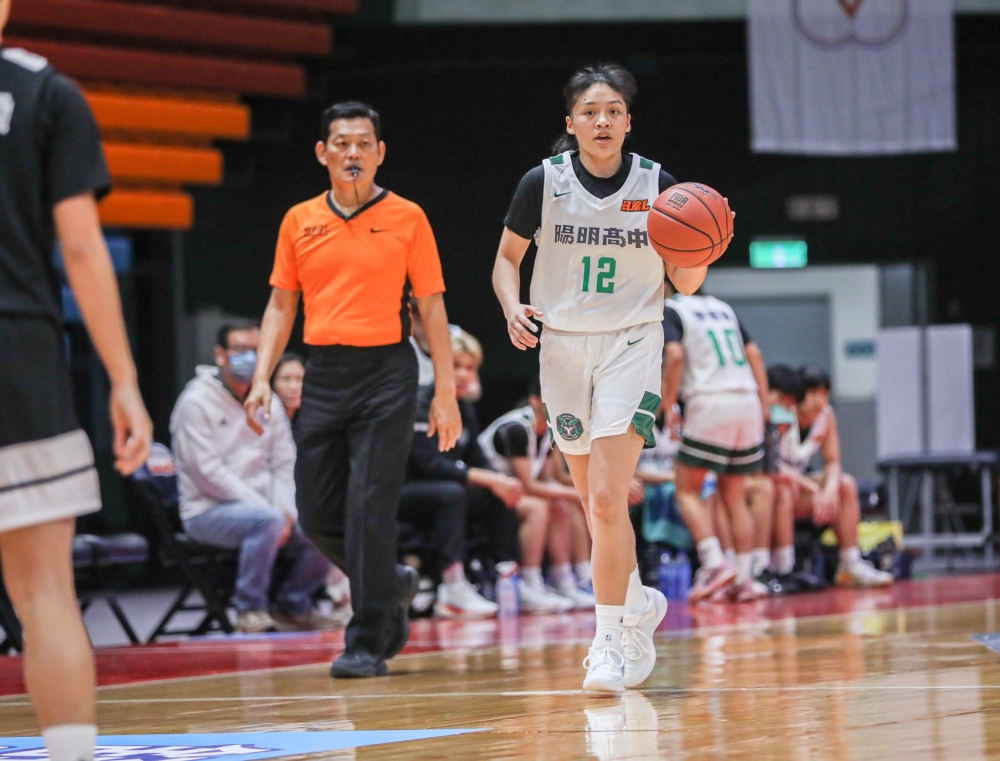 陽明亞青運3X3金牌高一菜鳥陳芯，初入HBL最高的12分13籃板首「雙十 」。