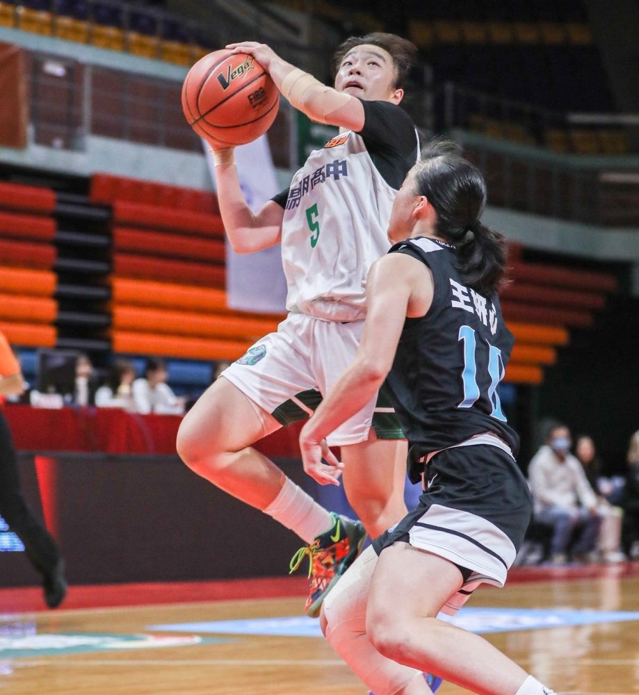 陽明蘇衡22分7籃板2助攻，連3場上雙。