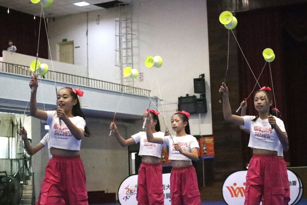 高雄五福國小一日雙敗苗栗後龍，在經典展演小女甲花式團體賽獲金質獎。 照片：臺南大學