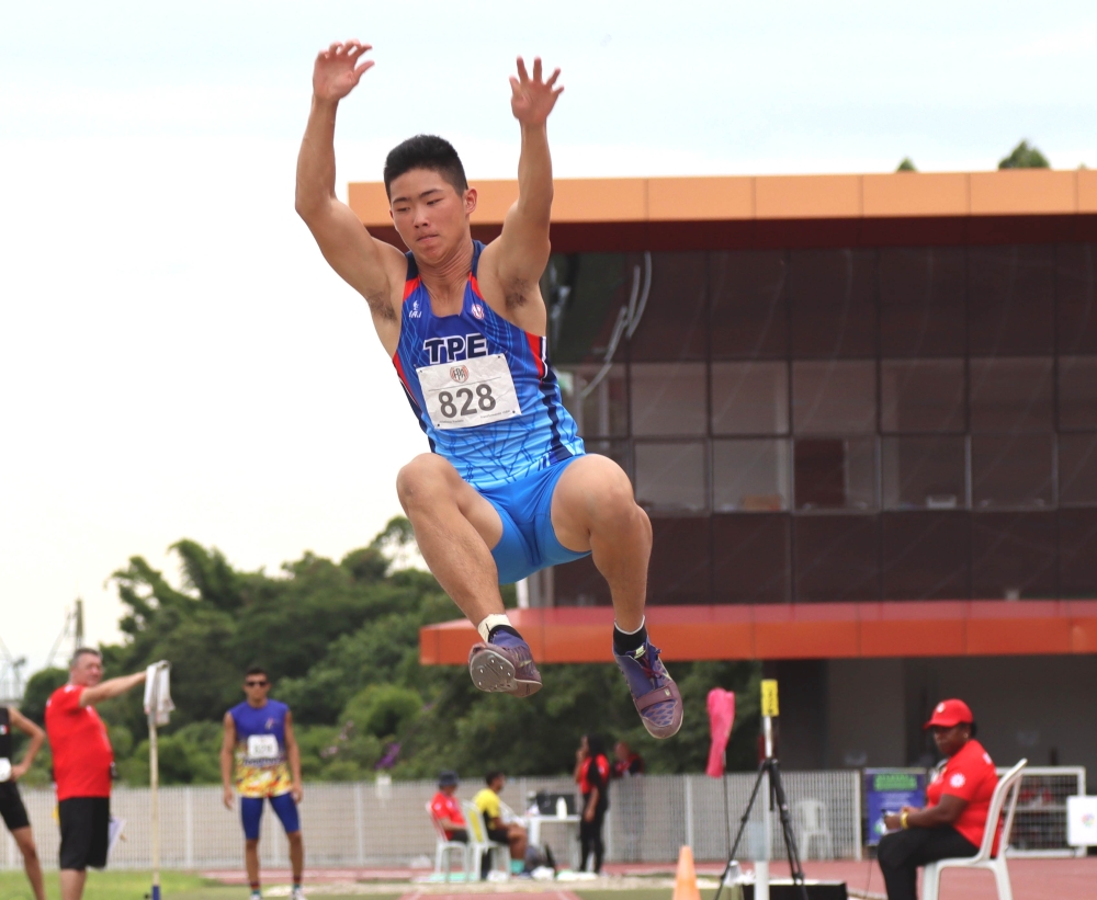 危宇澤跳遠金牌6米35。