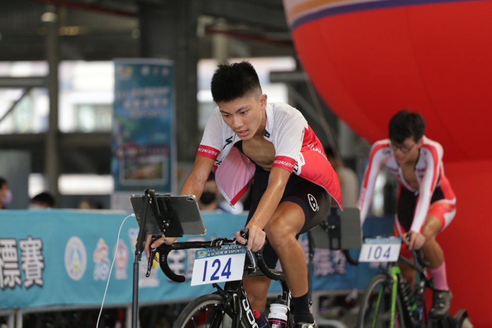 高中男子組台北市西松高中廖晟伊以全組最高的平均功率穩穩進站封王。