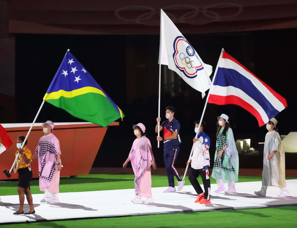 中華隊由連三屆參加奧運的「跨欄王子」陳傑任東京奧運閉幕典禮掌旗官。體育署提供（下同）。