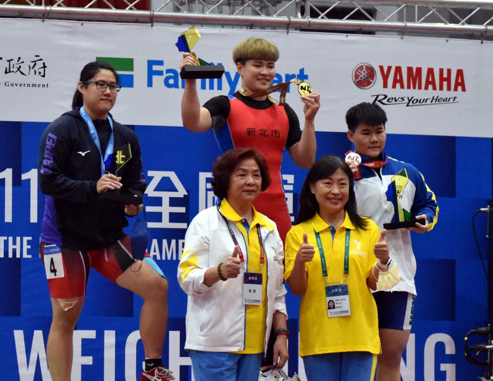  女子76公斤級頒獎，由左至右為廖怡慈（臺北市）、陳玟卉（新北市）、李幸恩（新北市）。 楊以恩／攝影。
