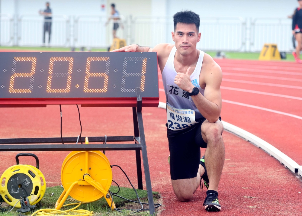 楊俊瀚在男子200公尺決賽破大會。林嘉欣／攝影。