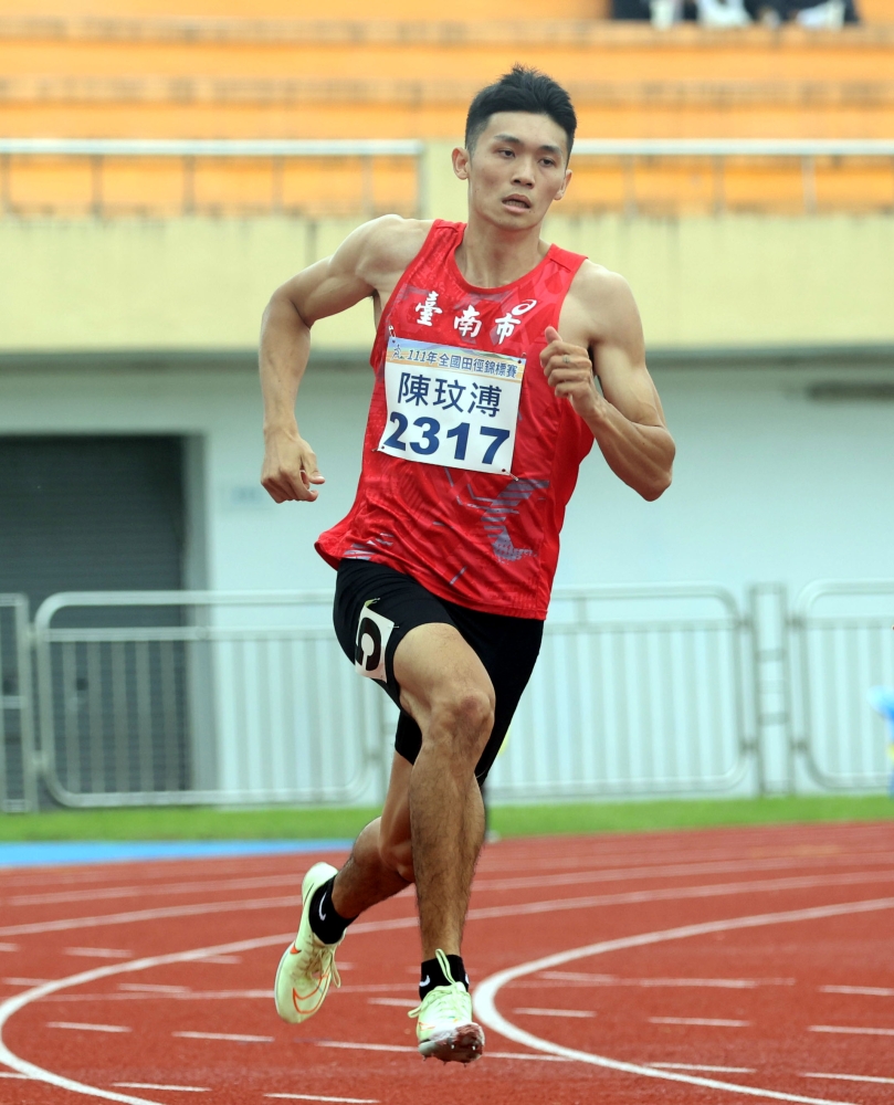 陳玟溥在男子200公尺決賽破大會。林嘉欣／攝影。