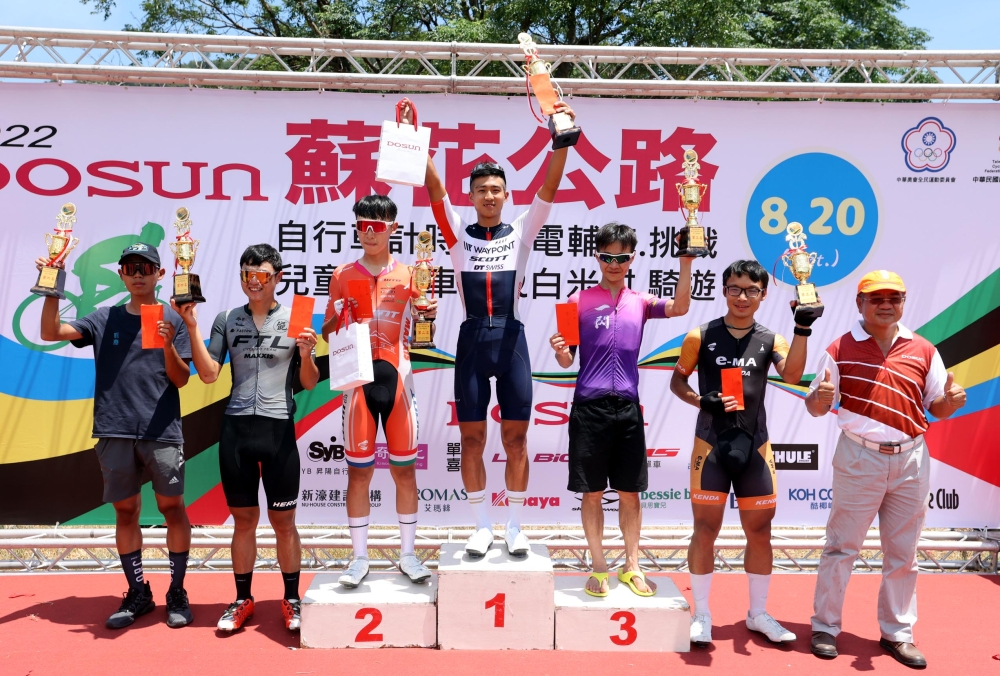 男子組總排名前六名。中華民國自行車騎士協會提供。
