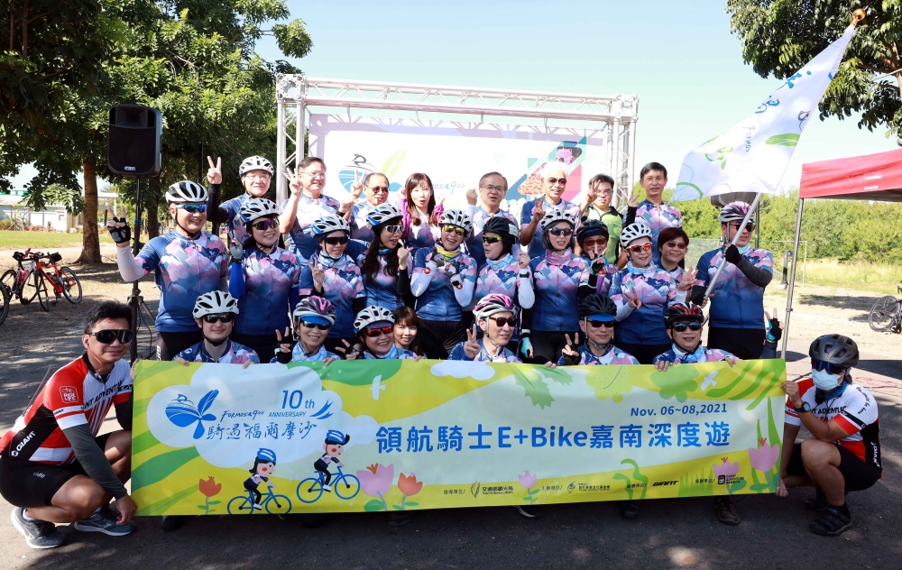 領航騎士團多位女性企業主管首次體驗自行車旅遊。自行車新文化基金會提供。