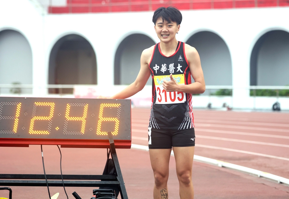 中華醫事科大郭瓊筠以12.46(+0.4)	破大會。