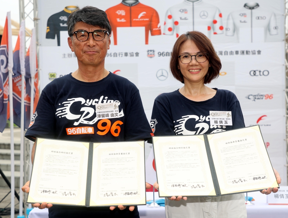 和日本沖縄県自転車競技連盟簽下合作備忘錄。林嘉欣／攝影。