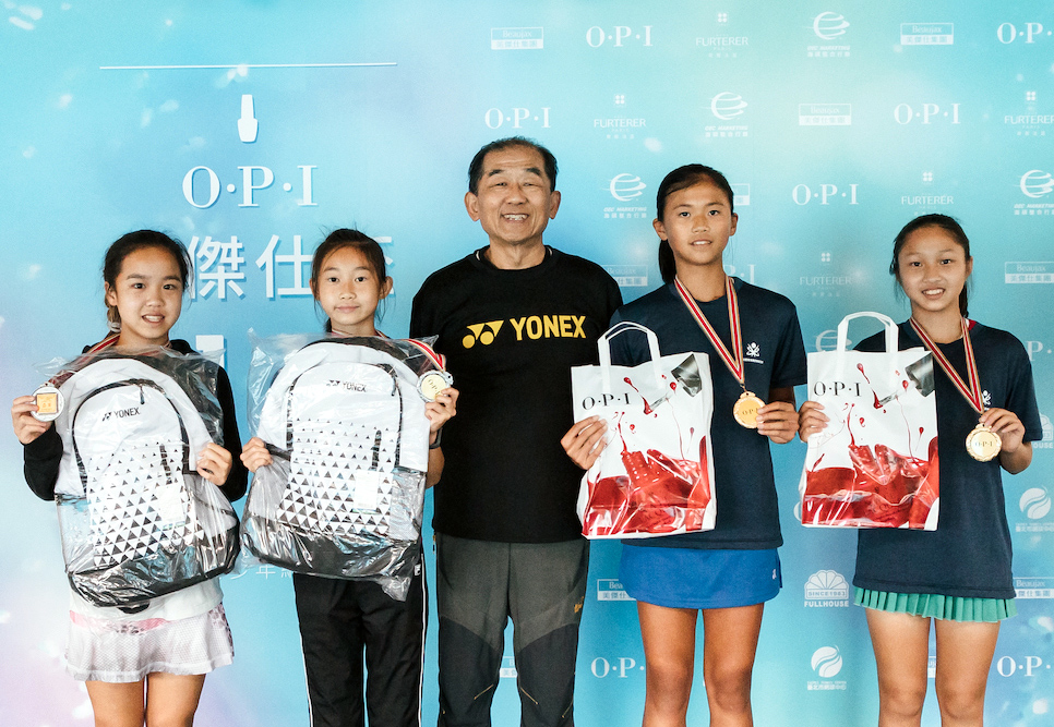 14歲女雙冠軍陳晴瀅／曾妍蓉（右）、亞軍花苡恩／高芷涵（左）（圖／海碩整合行銷提供）。