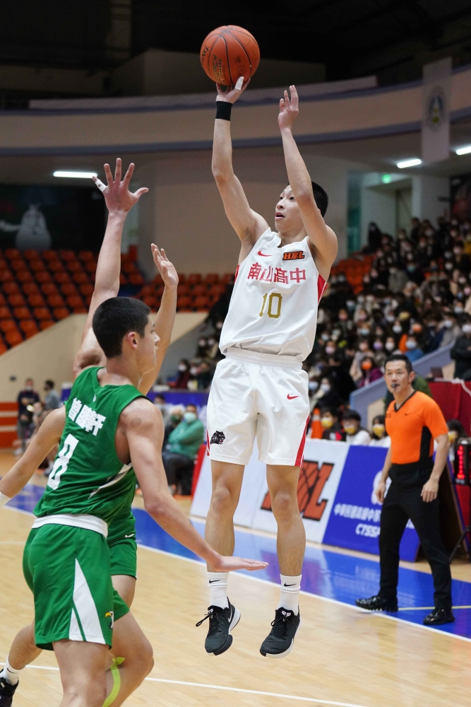 南山「一哥」射手宋昕澔終場前6.34秒致勝一投領軍連9季晉四強。