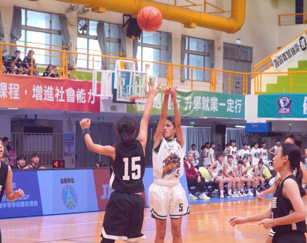 國風女籃李湘筠跳投。