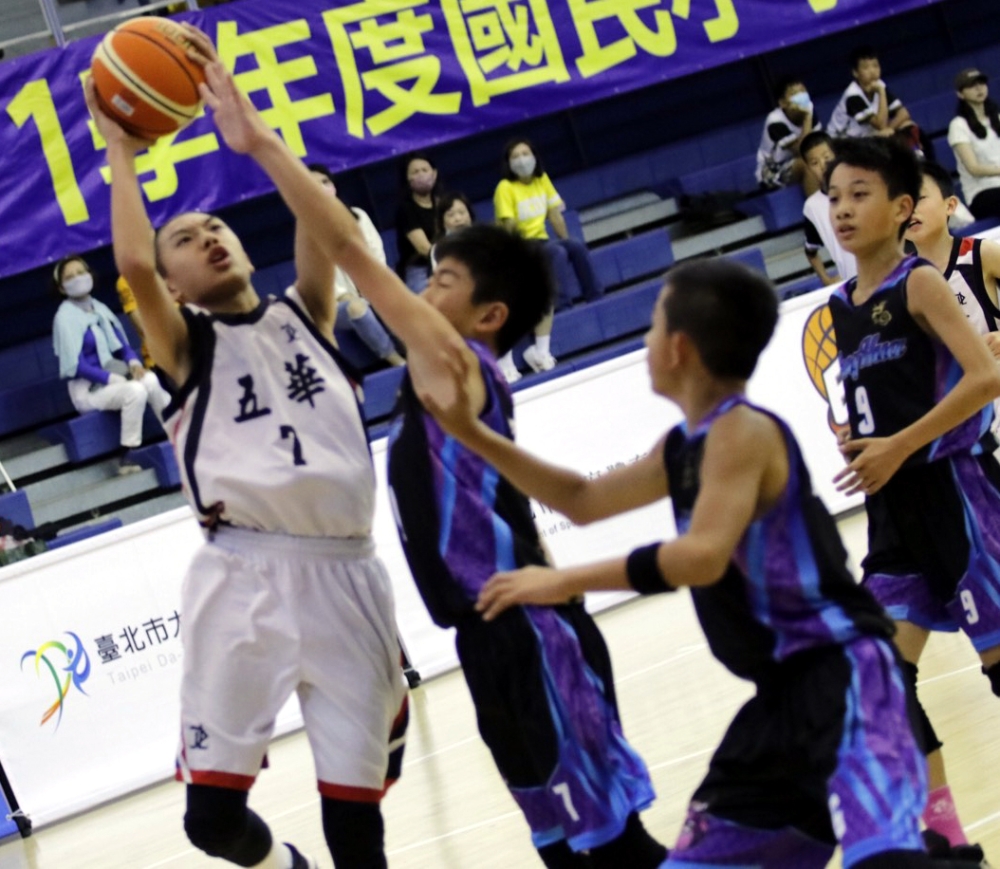 新北五華男籃3連勝L組第一晉32強。