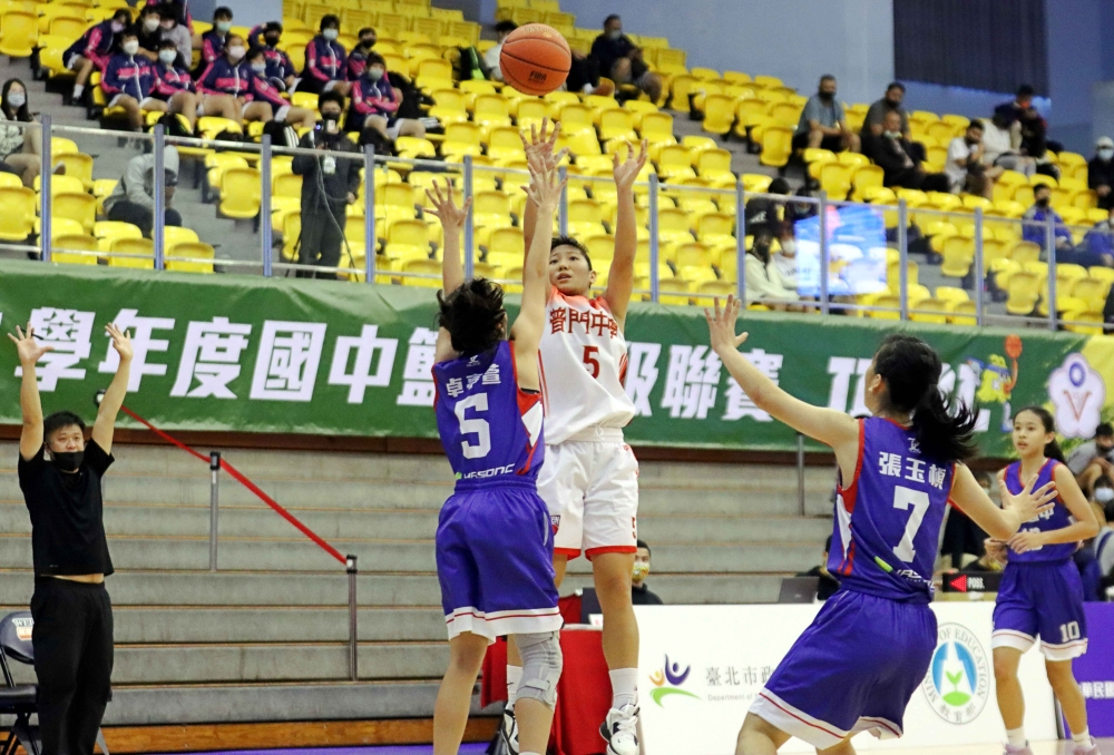 普門陳詩晴三分球12投中5拿21分、10籃板，連3場「雙十」。