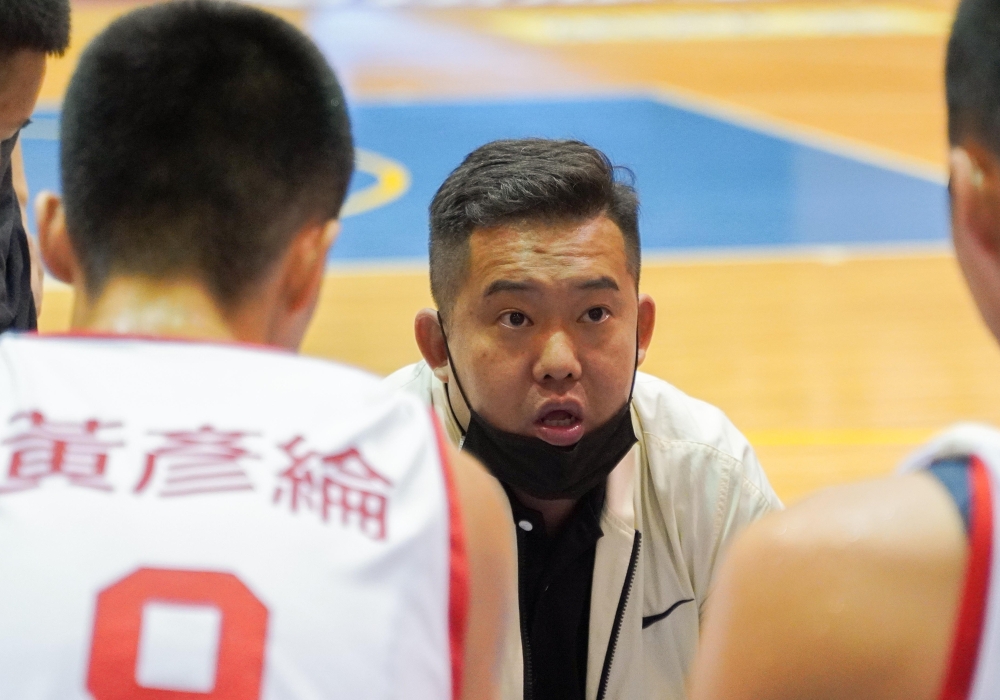 治平本季初來乍到，與吳建龍搭教練檔的蘇裕勝。