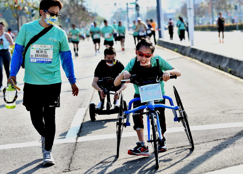 羅布森伴城路跑提供600個公益名額，呼籲身心障礙者走出戶外運動。大會提供。下同。