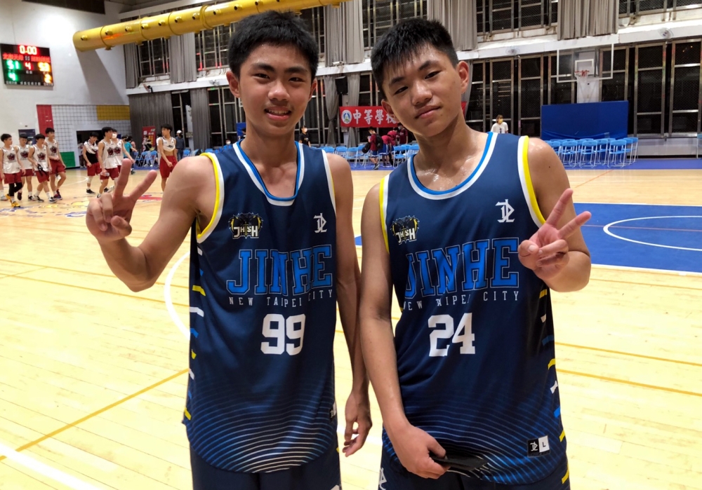 錦和徐愷（右）5記三分與5.6秒致勝賴秉澤雙扮贏球英雄。大會提供。